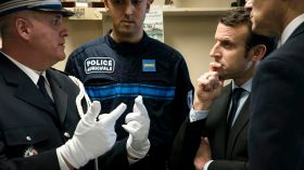 France: des syndicats policiers remontés contre Emmanuel Macron