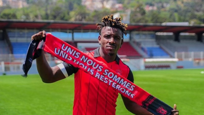 اتحاد العاصمة يضم المدافع الكاميروني نيك مكساس لسنتين