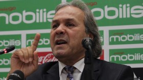 ماجر يناقض نفسه ويغيّر أكثر من نصف تعداد “الخضر”