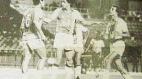 بن شيخ وماجر تشابكا أمام 50 ألف متفرج عام 1983