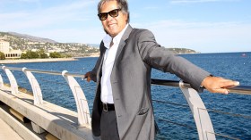 EN: Madjer touchera un salaire de 25.000 euros