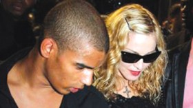 مادونا‭ ‬تنفق‭ ‬80‭ ‬ألف‭ ‬دولار‭ ‬على‭ ‬عطلة‭ ‬صديقها‭ ‬الجزائري‭ ‬