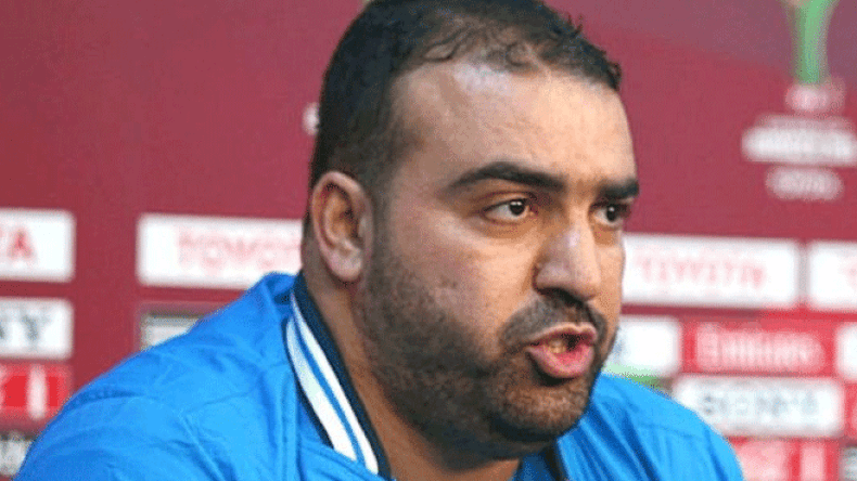 لاعب إفريقي في مفكرة ماضوي