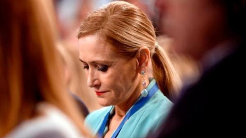 رئيسة حكومة مدريد تستقيل بعد أن ضُبطت وهي تسرق!