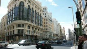 “سفارة الجزائر بمدريد ترفض التعاون مع السلطات الإسبانية لتسوية ملفات شهادة السياقة”