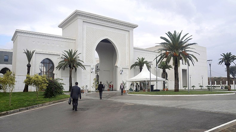 السفراء والقناصلة .. مهام دبلوماسية أم جولات سياحية؟