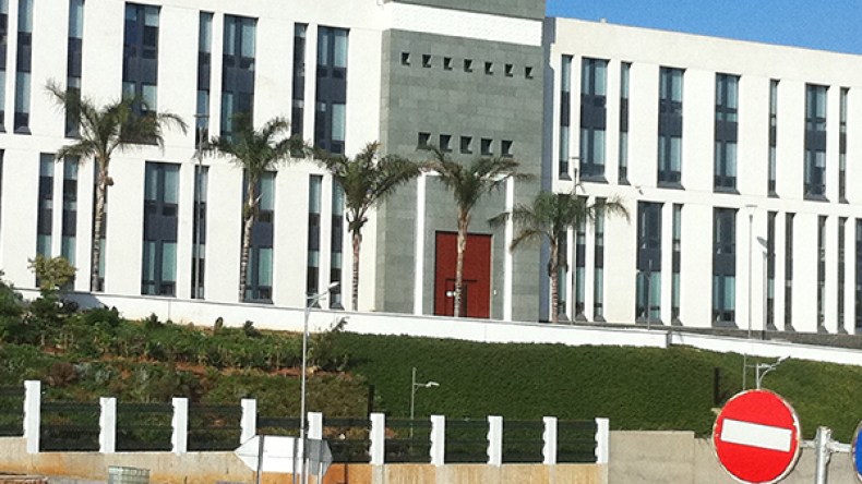 هكذا احتالت “مسؤولة بوزارة الخارجية” على أطباء وتجار وإطارات