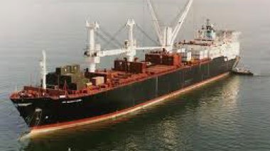 La marine iranienne aide un cargo américain attaqué par des pirates