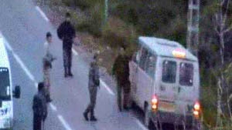 قطاع طرق ينتحلون صفة الإرهابيين للسطو وإبتزاز المواطنين