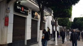 مهلة أسبوع أمام التجار لتعريب واجهات المحلات