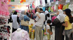 الحكومة تمنع دخول الأطفال أقل من 16 سنة للمحلات