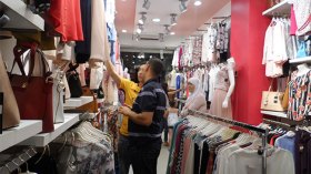 تجار الألبسة يستغيثون ويبحثون عن حلول لإنقاذ الموسم الربيعي