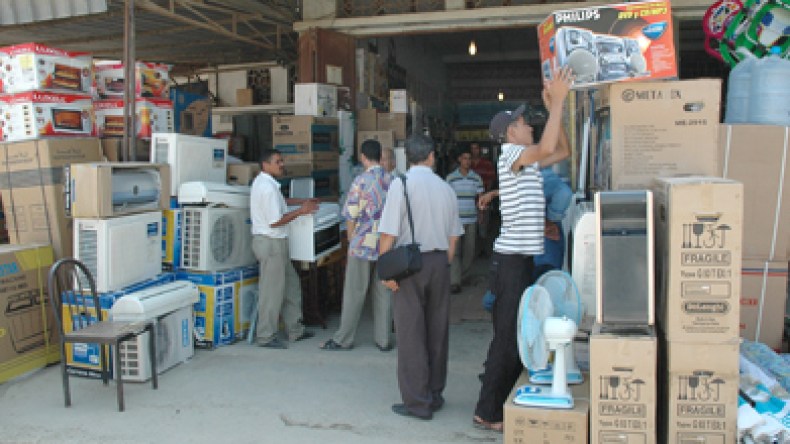 الجزائريون اقترضوا 10 الاف مليار لتأثيث منازلهم وشراء سيارات