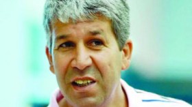 مغارية: طريقة لعب المنتخب الوطني تذكرني بسنوات الثمانينيات