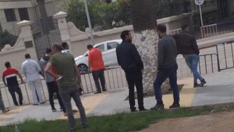 مغاربة يطالبون الجزائر بترحيلهم وسفير بلادهم يرفض استقبالهم