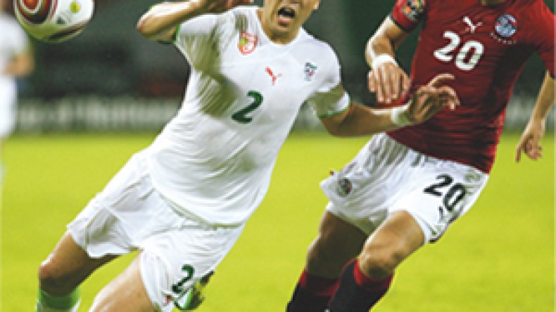 تفاقم إصابة بوقرة تخلط حسابات ” الخضر “