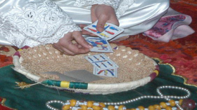 “مشعوذة” تنصب على بائعة مجوهرات بتمالوس بسكيكدة