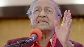 الزعيم “مهاتير” يترشح لخوض الانتخابات العامّة في ماليزيا!