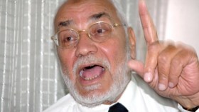 “مرسي لن يسقط ..ومعارضوه مجرد زبانية”