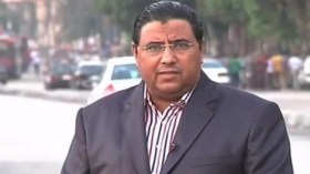 صحفي “الجزيرة” محمود حسين.. عامان في سجون مصر بلا محاكمة!