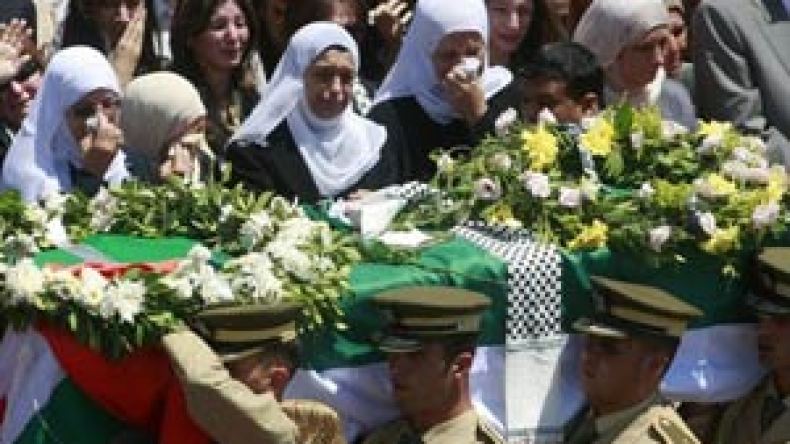 جنازة مهيبة لدرويش هي الأكبر منذ رحيل عرفات