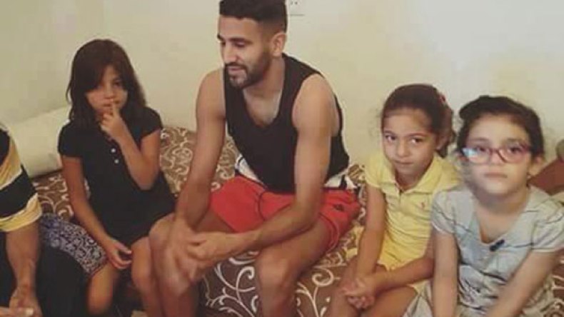 محرز يهرب من ضجيج أوروبا ويصوم بمسقط رأس والده