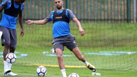 محرز مُستاء من إدارة ليستر.. ويستأنف التدريبات