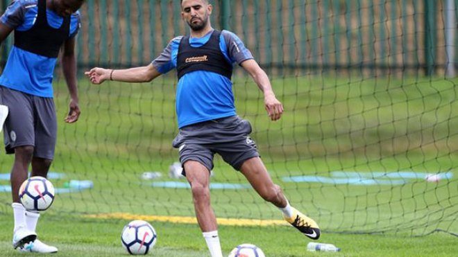 محرز مُستاء من إدارة ليستر.. ويستأنف التدريبات