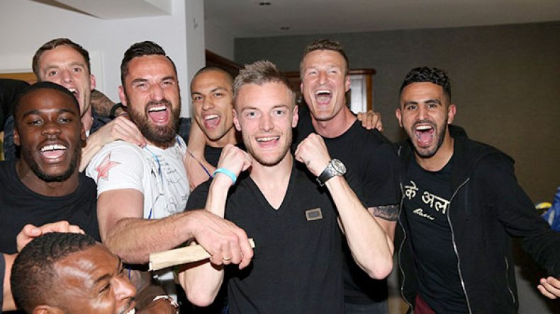 هكذا احتفل الجزائريون بتتويج ليستر بلقب الدوري الإنجليزي