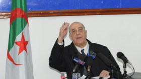 عبد الحميد مهري:رحيل بوتفليقة لا يعني تغيير النظام والحل في مؤتمر وطني