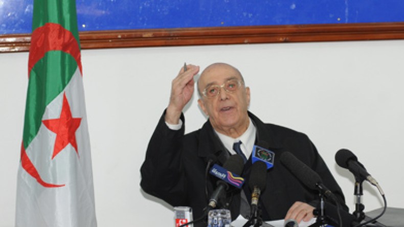 عبد الحميد مهري:رحيل بوتفليقة لا يعني تغيير النظام والحل في مؤتمر وطني