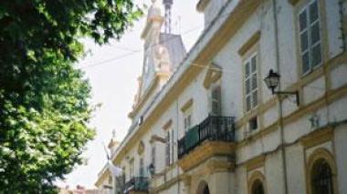 Civil servantsâ€™ salaries reconsidered