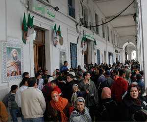 Algeria: Municipal workers toughen strike action for higher wages