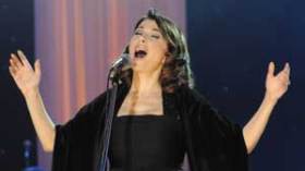 الجزائريون يغزون »العراب« تضامنا مع ماجدة الرومي