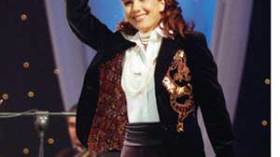 ‮”‬أغني‮ ‬اليوم‮ ‬بالجزائري‮ “‬الشمعة‮” ‬وليس‮ ‬لدي‮ ‬أي‮ ‬انتماء‮ ‬سياسي‮” ‬