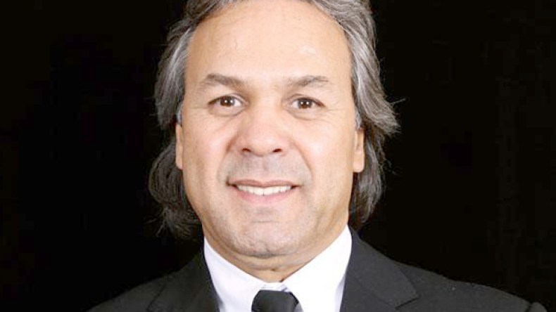 بوتفليقة يكافئ ماجر بمنحه مقعدا في مجلس الأمة