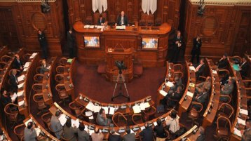 السيناتور وحرب التارميناتور!