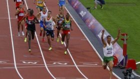 العدّاء مخلوفي يضرب بقوة وينذر منافسيه