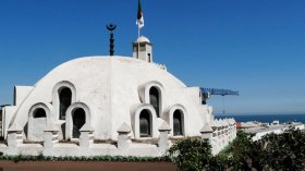 المعلم الإسلامي الذي استقر به علامة وفقيه وزاهد