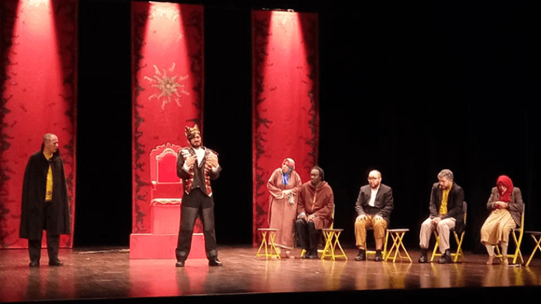 الغوص في أعماق الإنسان وما يحمله وترجمة صور الصراع الدائر في الحياة