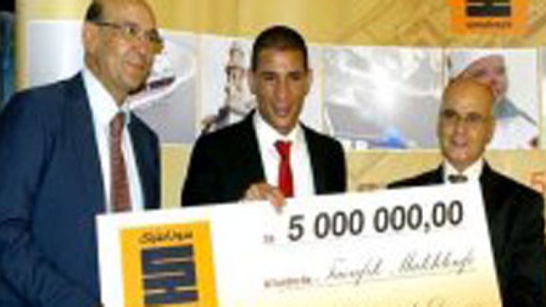 Le champion olympique Taoufik Makhloufi honoré par Sonatrach
