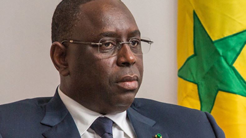 الجزائر تواصل تفكيك الألغام باستقبالها الرئيس السينغالي