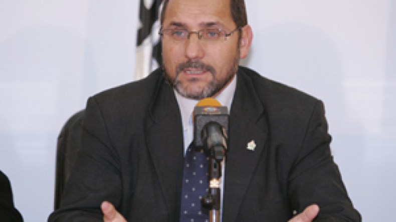 مقري : السلطة تستعمل حالة الطوارئ لمنع الممارسات السياسية