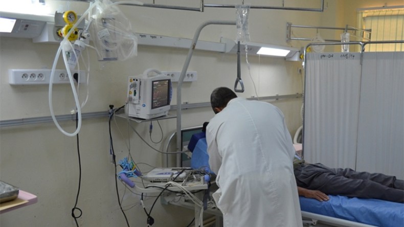 زوج معلمة “يركل” مدير مدرسة حتى الإغماء بخنشلة!