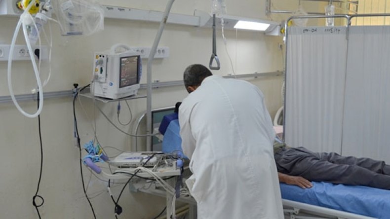 حلويات فاسدة تدخل 60 شخصا المستشفى في سعيدة