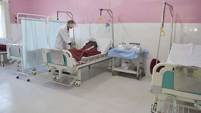 عجوز يتهم طبيبا بضربه في الإستعجالات الطبية ببسكرة