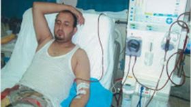 شاب يناشد ذوي البر والإحسان مساعدته ليحيا من جديد