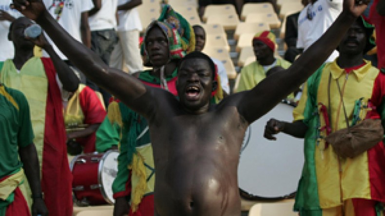 جماهير  مالاوي  تخلع  ملابسها  فرحاً  بإسقاط  الجزائر