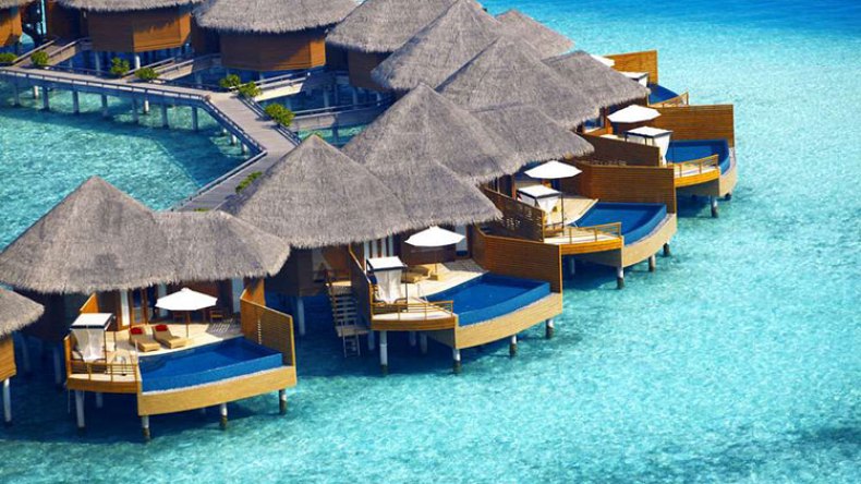 جزائريون يصرفون 70 مليونا على العطلة في أسبوع !