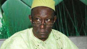 “جنرال” يقود حركة للإطاحة برئيس اتحاد الكرة المالي